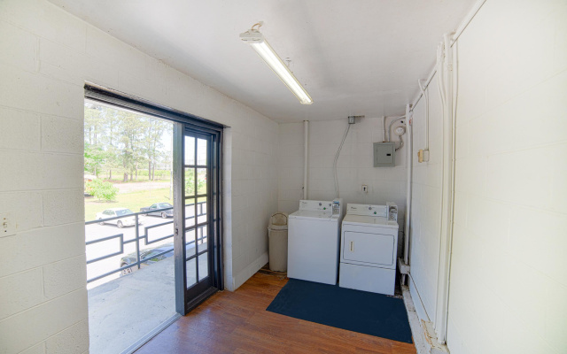 photo 3 of Masters Inn Selma/Smithfield I-95 By OYO
