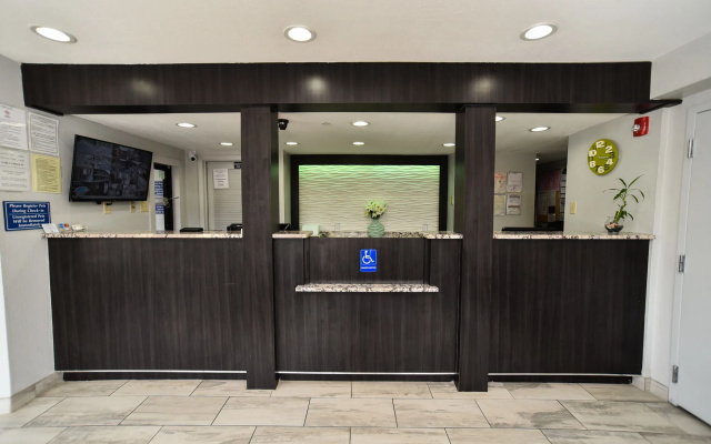 photo 2 of Masters Inn Tucker