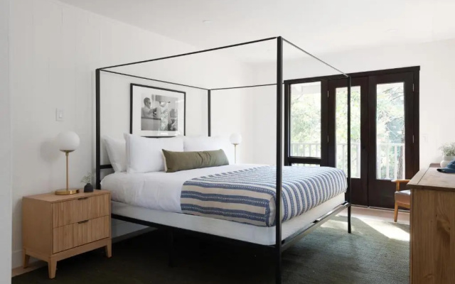 photo 4 of Mataro by Avantstay Large & Elegant Home in Santa Rosa w/ Hot Tub & Games