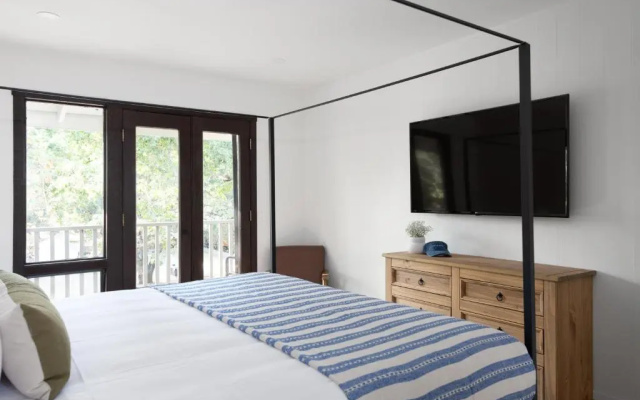 photo 5 of Mataro by Avantstay Large & Elegant Home in Santa Rosa w/ Hot Tub & Games