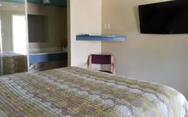 photo 2 of Maxim III Motel