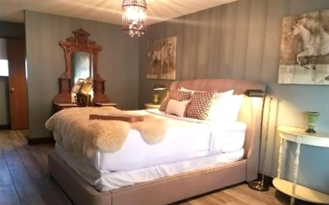 photo 4 of Maxwell Mansion