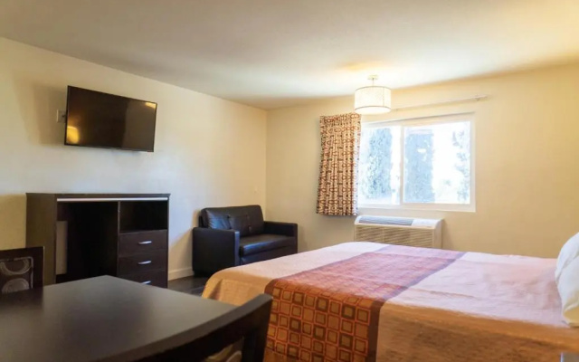 photo 3 of Maywood Inn