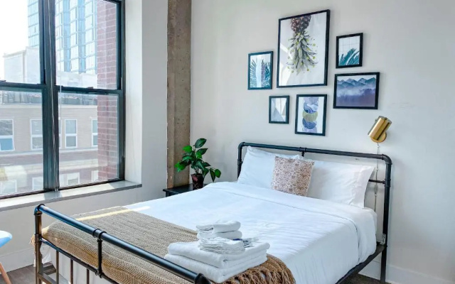 photo 2 of McCormick Place 420 friendly Modern 2br-2ba apartment on Michigan avenue with optional parking for 6 guests
