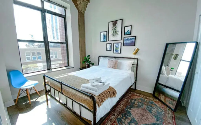 photo 4 of McCormick Place 420 friendly Modern 2br-2ba apartment on Michigan avenue with optional parking for 6 guests