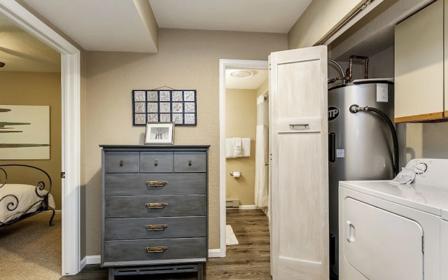 photo 4 of J1 Meadow Creek Miniums 3 Bedroom Condo by RedAwning