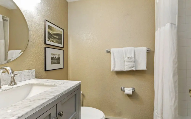 photo 5 of J1 Meadow Creek Miniums 3 Bedroom Condo by RedAwning