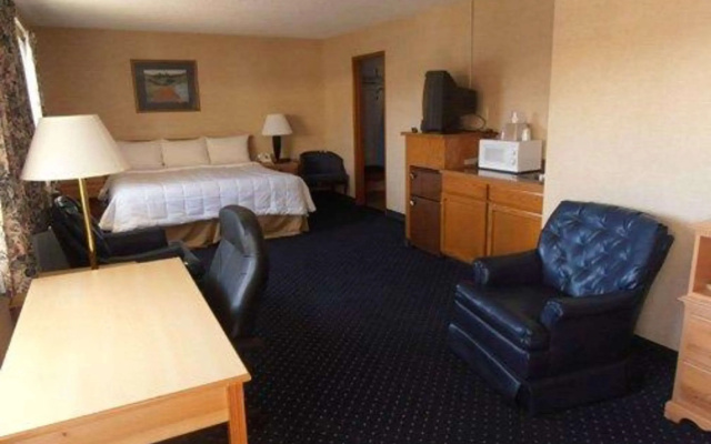 photo 3 of Econo Lodge Inn & Suites Central