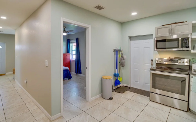 photo 2 of Melbourne Apartment Near Downtown & Beaches!