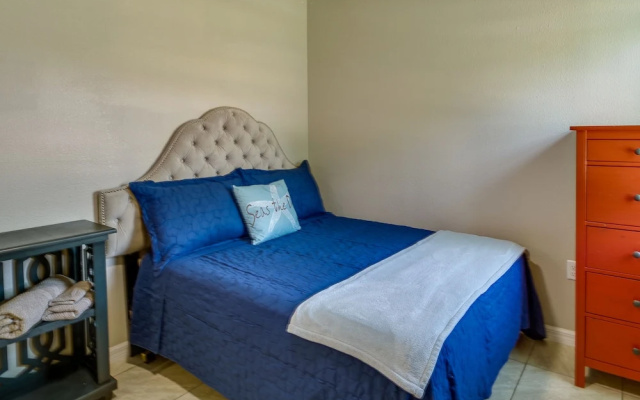 photo 3 of Melbourne Apartment Near Downtown & Beaches!