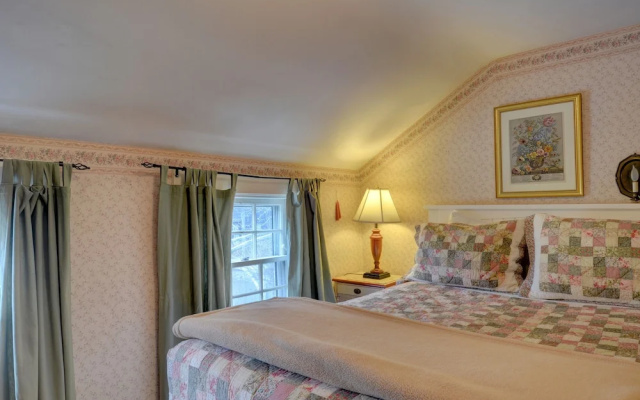 photo 4 of Melville House