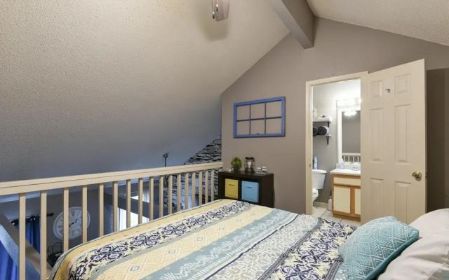 photo 5 of Memory Maker Condo - Great Location - Updated - Walk to Restaurant and Store!