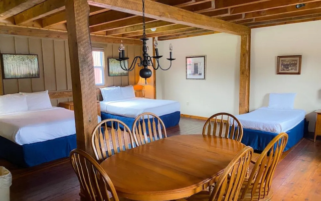 photo 4 of Grange Valley Lakeside Inn & Winery, formerly Memorytown.