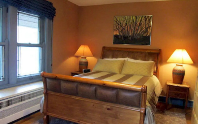 photo 4 of Mendota Lake House Inn