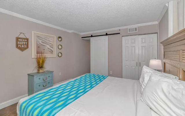 photo 5 of Meridian 804
