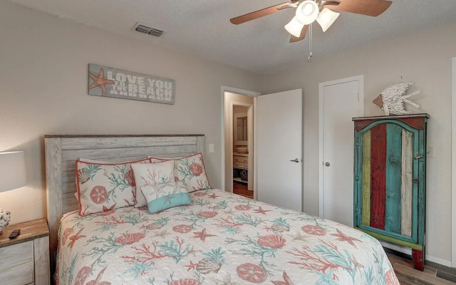photo 4 of Mermaid's Landing 2 Bedroom Cottage by RedAwning