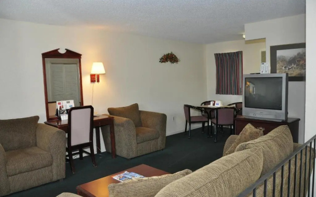 photo 2 of Merrimac Inn & Suites