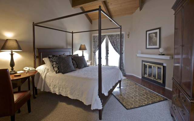 photo 4 of Merritt House Hotel