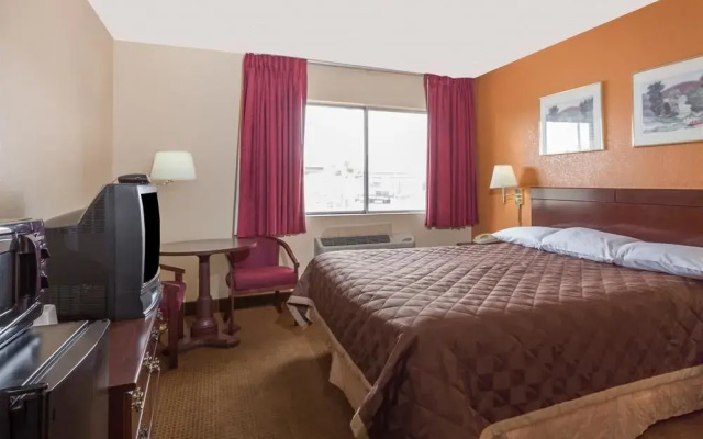 photo 2 of Travelodge by Wyndham Mesa