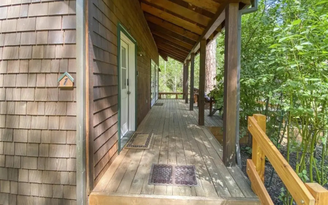 photo 2 of Metolius Cabin 1
