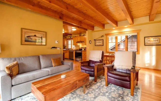 photo 3 of Metolius Cabin 1