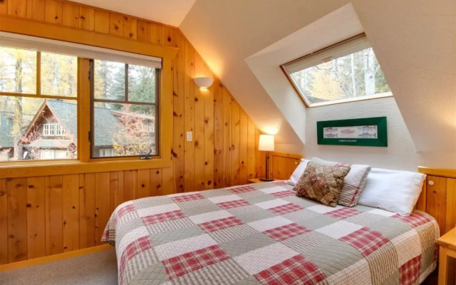 photo 5 of Metolius Cabin 1