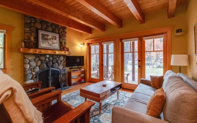 photo 3 of Metolius Cabin 1