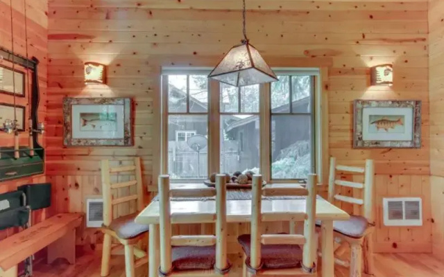 photo 4 of Metolius Cabin 10
