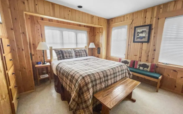 photo 4 of Metolius Cabin 11
