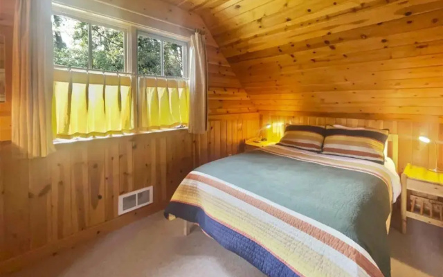 photo 2 of Metolius Cabin 12