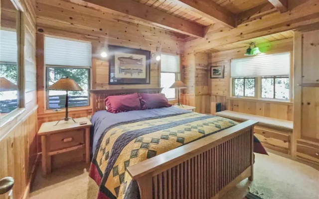 photo 2 of Metolius Cabin 3