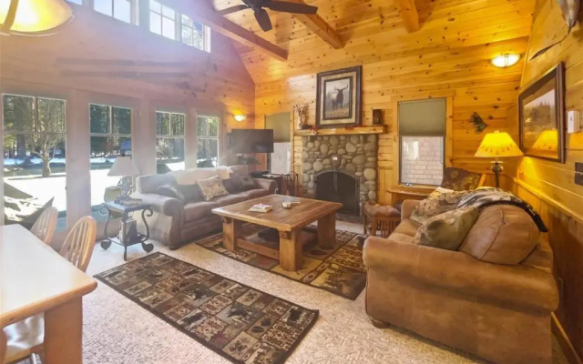 photo 2 of Metolius Cabin 4