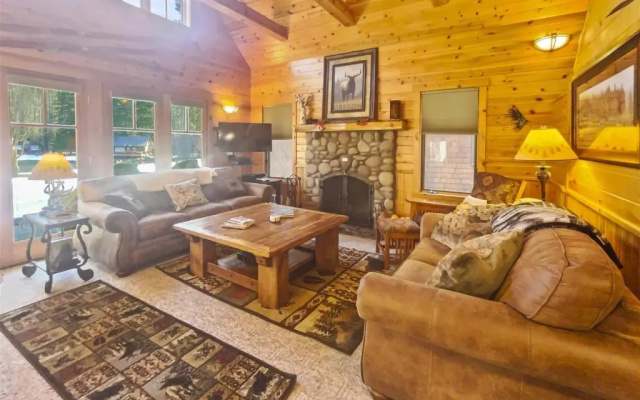 photo 3 of Metolius Cabin 4