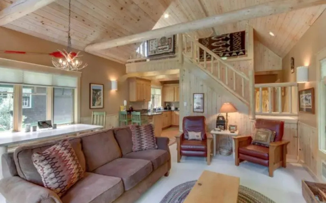 photo 2 of Metolius Cabin 7