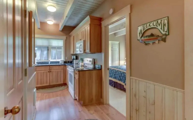 photo 5 of Metolius Cabin 7