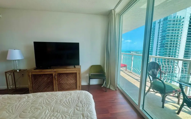 photo 5 of Miami Brickell unit Balcony Pool 1 pkg