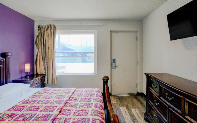 photo 3 of Miami Inn & Suites