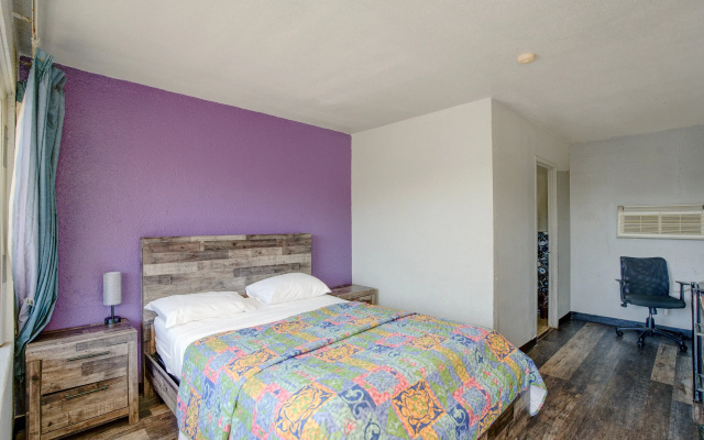 photo 4 of Miami Inn & Suites
