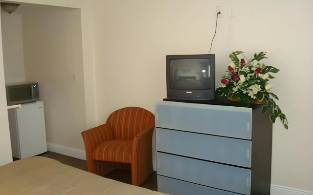 photo 4 of Miami Springs Inn