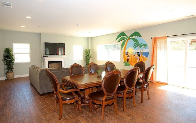 photo 2 of Mickey's Beach House 6 Bedrooms 3.5 Bathrooms Home