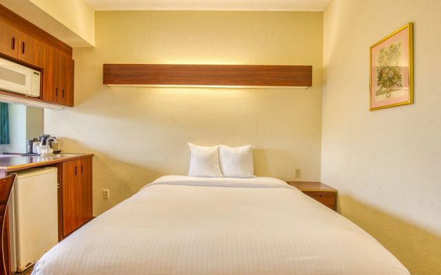 photo 4 of Trident Inn & Suites, Baton Rouge