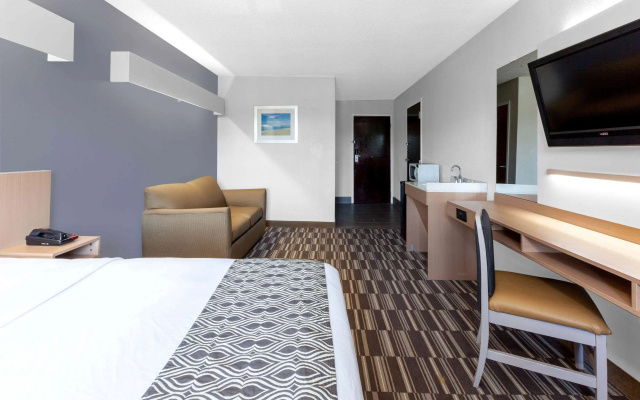 photo 3 of Microtel Inn & Suites by Wyndham Baltimore BWI Airport