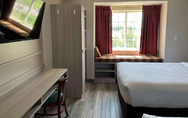 photo 4 of Microtel Inn & Suites by Wyndham Clarksville