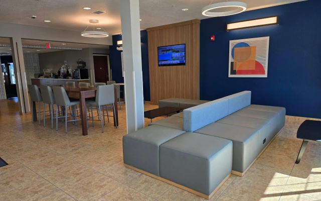 photo 2 of Microtel Inn & Suites by Wyndham Council Bluffs/Omaha