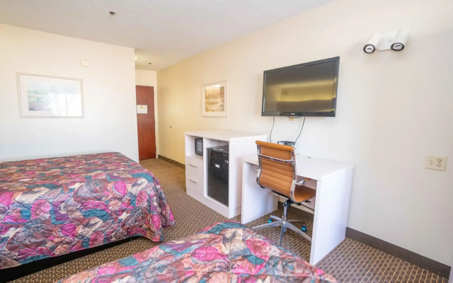 photo 5 of Red Roof Inn & Suites Euless - DFW Airport Southwest