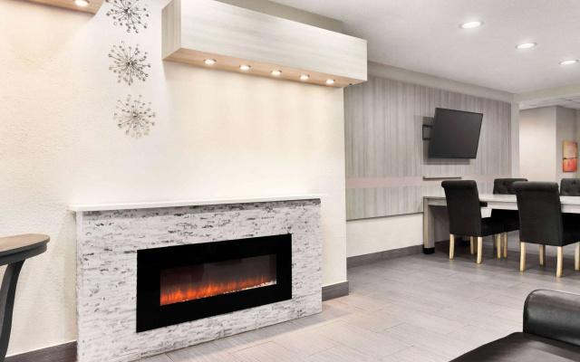 photo 5 of Microtel Inn & Suites by Wyndham Florence/Cincinnati Airport