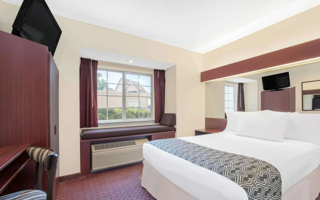 photo 4 of Microtel Inn & Suites by Wyndham Hamburg