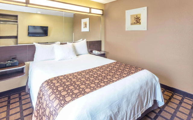 photo 3 of Sleep Inn & Suites Kalamazoo Southwest