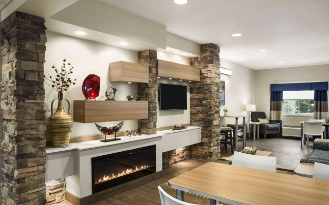 photo 2 of Microtel Inn & Suites By Wyndham Lynchburg