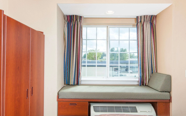 photo 3 of Microtel Inn & Suites by Wyndham Rogers
